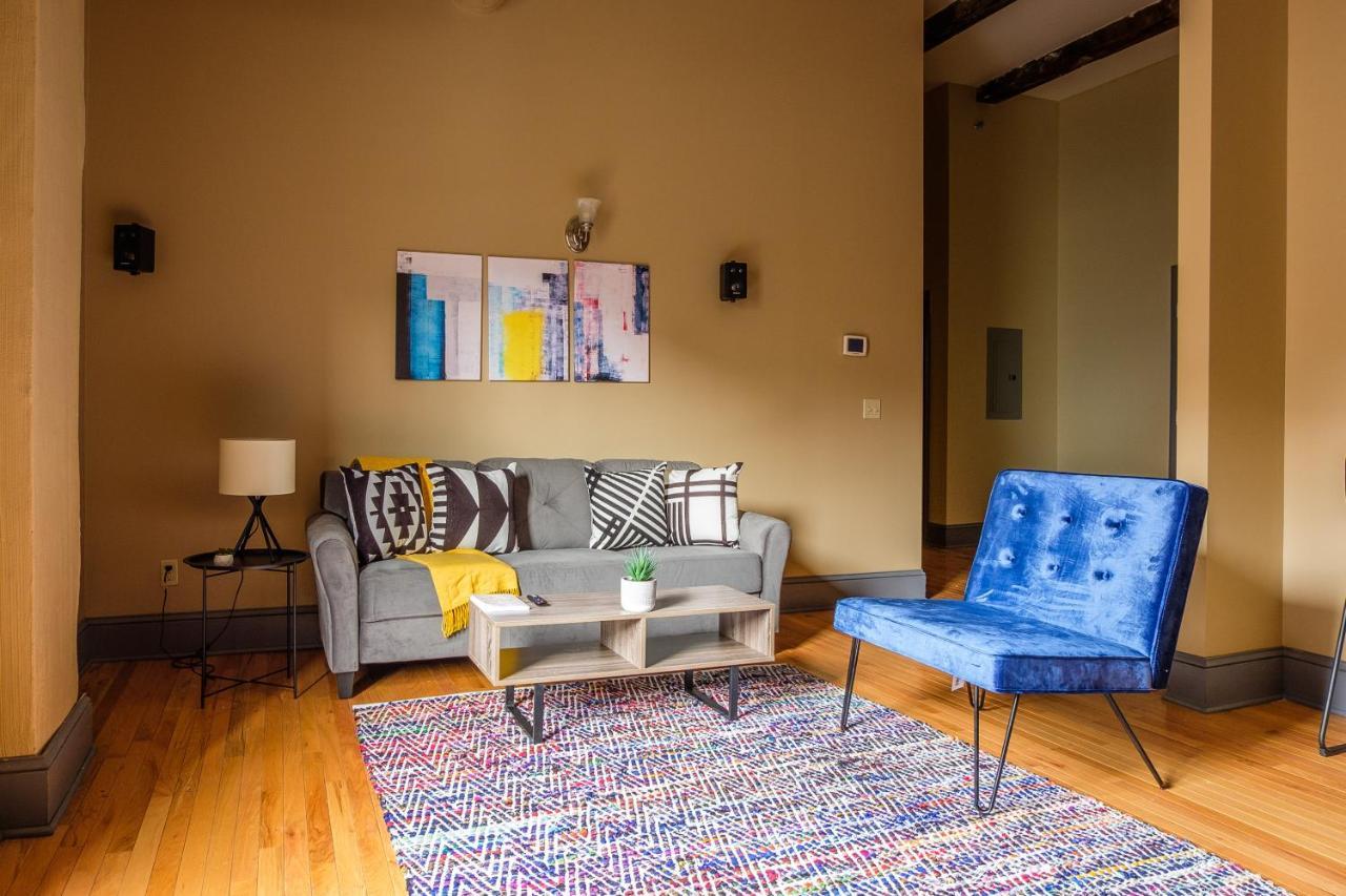 Frontdesk 2015 East 4Th Street Apts Downtown Cleveland Exterior foto
