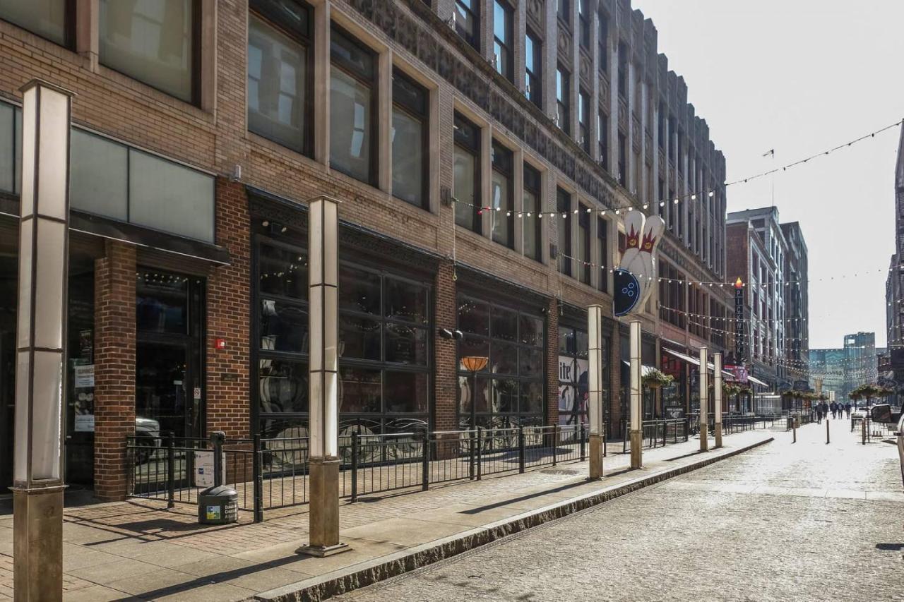 Frontdesk 2015 East 4Th Street Apts Downtown Cleveland Exterior foto